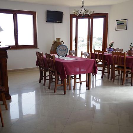 B&B La Pineta SantʼAntìoco Exteriör bild