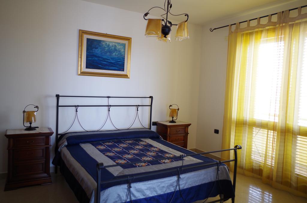 B&B La Pineta SantʼAntìoco Exteriör bild