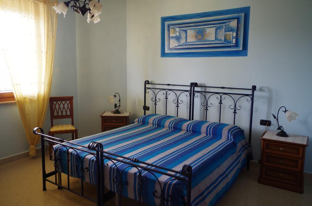 B&B La Pineta SantʼAntìoco Exteriör bild